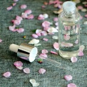 肌光魔法油：Olay玉兰油水感透皙光塑清滢精粹油 40ML