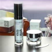 美丽是一种表情：GIVENCHY纪梵希笑卓欢颜抗皱精华乳 30ml