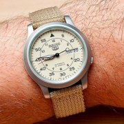 精工（SEIKO） 5号 SNK803 男款 自动机械腕表 背透设计