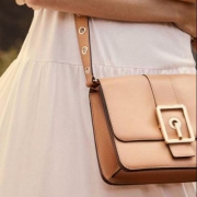 17年新款，Rebecca minkoff 女士HOOK UP真皮方扣单肩包 3.7折$111（$147 额外75折）