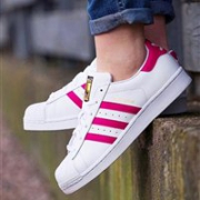 免费直邮中国：Adidas 阿迪达斯三叶草 Superstar 金标女款板鞋