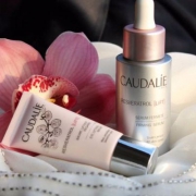 CAUDALIE 欧缇丽 全线75折，白藜芦醇紧致三件套装（精华液30ml+眼霜5mL+按摩器） 新低£33.75