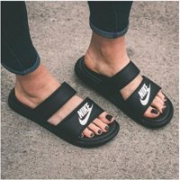 爆款澡堂拖！NIKE Benassi Duo Ultra Slide 时尚女子拖鞋