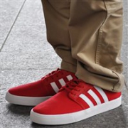 成人可穿：Adidas 阿迪达斯三叶草 Seeley 系列大童款板鞋