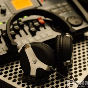 AKG 爱科技 K81DJ 录音室专业监听耳机