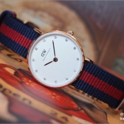 Daniel Wellington 丹尼尔 惠灵顿 女士带水钻腕表