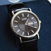西铁城（CITIZEN）  BM8240-03E 男款光动能腕表 附mgpyh小编提醒