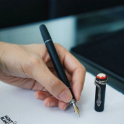 万宝龙（MontBlanc）  Heritage 传承系列 Rouge Et Noir 114722 钢笔