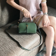 薇池 女款复古斜挎包 39元包邮（139-100)