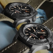 百年灵（Breitling）  AVENGER BLACKBIRD 44 V17311AT 男士机械腕表
