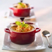 Le Creuset 酷彩锅具 圆形带盖烤罐 250ml*2 £28 凑单直邮