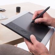 和冠（Wacom）  PTH-651/S0-F 影拓 Intuos Pro PTM 手写板+UMBRA 信封式收纳包