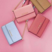 国内￥2400，Michael Kors Jet Set Travel 女士真皮链条单肩包  新低$73.92（$92.4 额外8折）