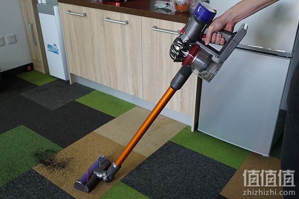Dyson 戴森 V8 Absolute 吸尘器开箱