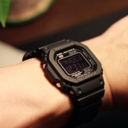 卡西欧（CASIO） G-SHOCK GW-M5610BC-1JF 男款电波表 酷炫设计 包邮包税