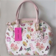 Betsey Johnson 贝齐·约翰逊Neverland Floral女士蝴蝶花朵印花贝壳包 粉嫩色