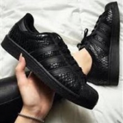 Adidas阿迪达斯Superstar女士蛇纹贝壳头