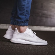 阿迪达斯（Adidas）  Originals Swift Run 中性款休闲运动鞋