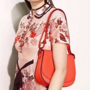 Coach 蔻驰 Glovetanned 女士真皮单肩斜挎包 新低$139.99