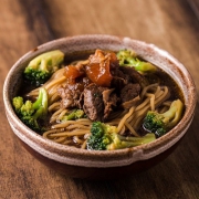 高汤入味#湾仔码头 台湾红烧牛肉面  325g/盒