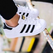 快来拼单！Adidas Originals 三叶草“superstar” 大童款运动鞋 金标