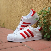 时尚新潮， Adidas 阿迪达斯S76151 红色小白鞋开箱