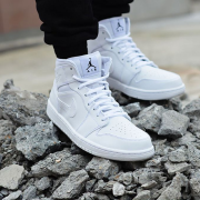 AJ乔丹（Air Jordan）    1 RETRO HIGH 男款运动鞋