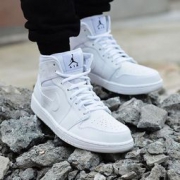 NIKE 耐克 AIR JORDAN1 RETRO HIGH 男子篮球鞋
