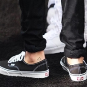 最经典的鞋型之一：VANS 万斯 中性 板鞋硫化鞋