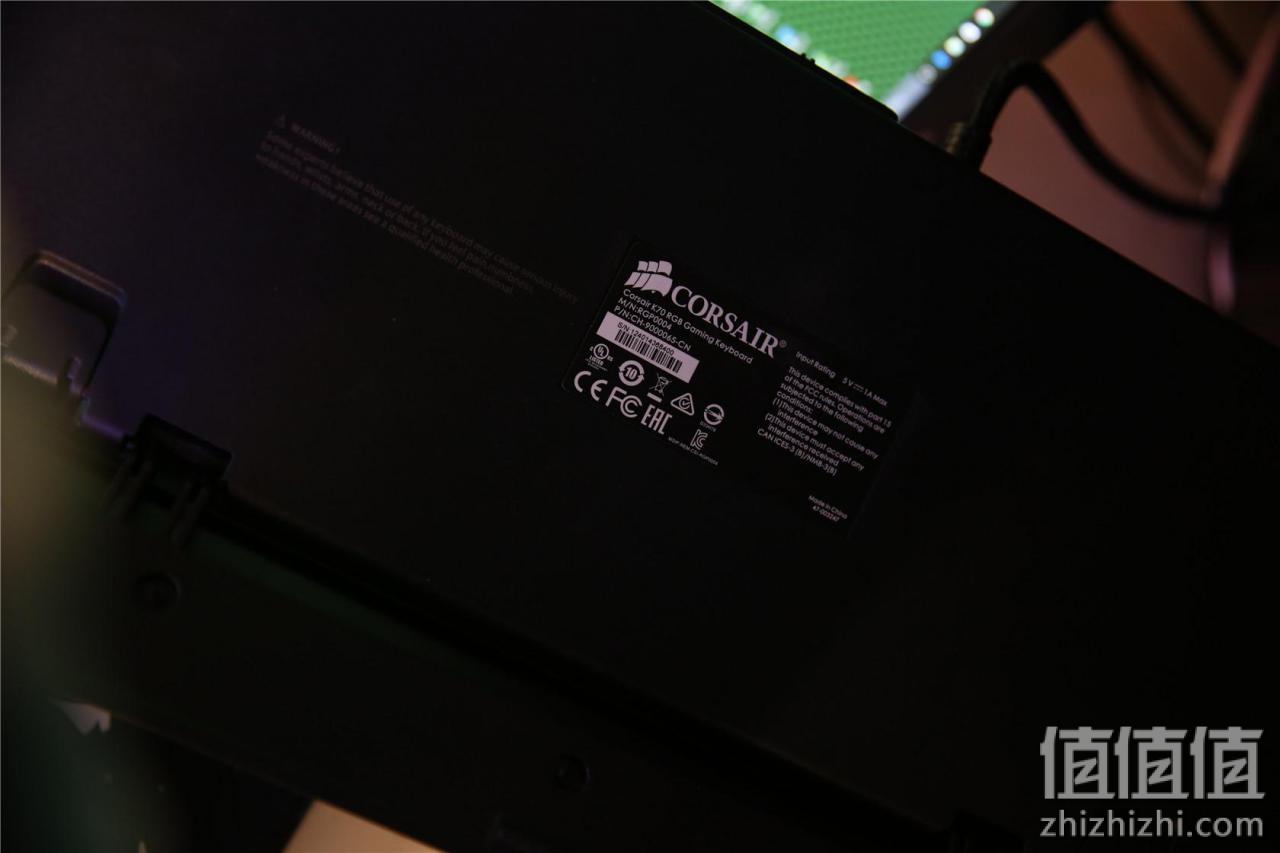 美商海盗船K70 RGB LUX红轴键盘开箱