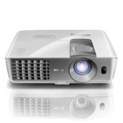 明基（BenQ）W1070+ 家用 投影机 投影仪（1080P分辨率 2200流明 蓝光3D 左右梯形校正 手机同屏）