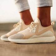 17年新款，NIKE LUNARCHARGE ESSENTIAL女士运动鞋  多色