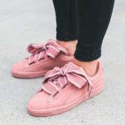 彪马（Puma）  x蕾哈娜合作款 Suede Heart Satin II 蝴蝶结板鞋