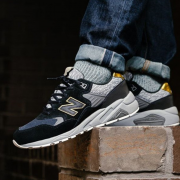 New Balance 新百伦  女士复古跑鞋WRT580JA