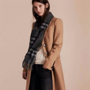 国内￥3900，17年秋冬新款 Burberry 巴宝莉 经典格纹100%山羊绒围巾