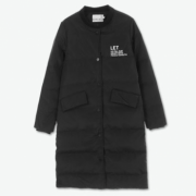 初语 黑色字母印花中长款羽绒服