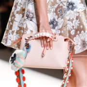 17年春夏新款，FENDI 芬迪 BY THE WAY SCALLOPED手袋 白色
