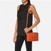 MICHAEL MICHAEL KORS JET SET 女士真皮斜挎包 橘红色