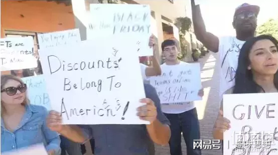 一觉醒来东西全没了！美国人抗议中国人买空黑五
