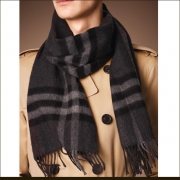 巴宝莉（BURBERRY）  39137311 经典格纹羊绒围巾