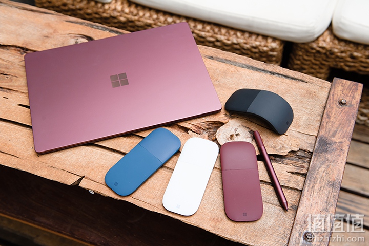 正妹开箱，Microsoft Surface Laptop 笔记本