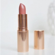 补货！Charlotte Tilbury K.I.S.S.I.N.G滋润唇膏 Stoned Rose色