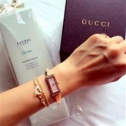 GUCCI YA015560手镯型 女士时装腕表
