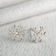 Lily charmed 雪花造型 925银饰耳钉 *3件