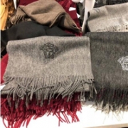 春节送亲友首选~~VERSACE Medusa Wool Scarf 羊毛围巾 多色可选