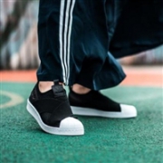 adidas Superstar Slip-On Sneaker 女士一脚蹬运动鞋 黑白武士
