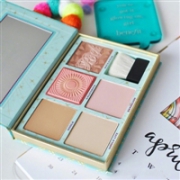 Benefit 贝玲妃 跃动双颊修容腮红彩妆盘（价值超过￡122）