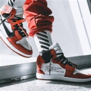 AIR JORDAN 1 x Off White 男子篮球鞋