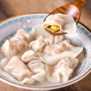 湾仔码头玉米蔬菜猪肉水饺720g