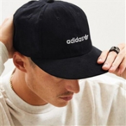 adidas 仿麂皮男士鸭舌帽